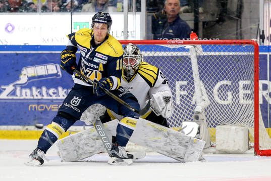 s Simon Önerud och Brynäs målvakt David Rautio