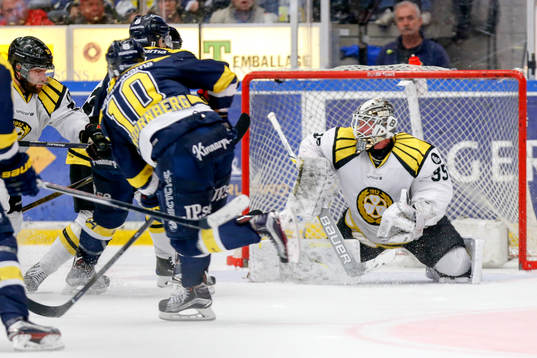 s Martin Thörnberg gör 3-3 bakom Brynäs målvakt David