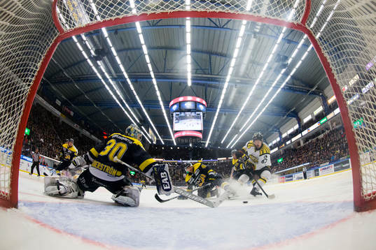 Bläddra bland fler bilder av Ishockey, SHL, Final 3, HV71 - Brynäs