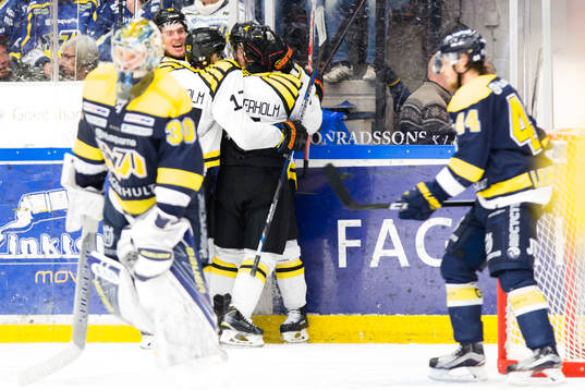 s målvakt Linus Söderström och HV71:s Mikko Lehtonen