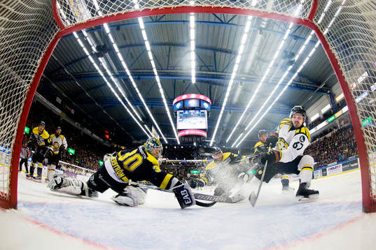 s målvakt Linus Söderström