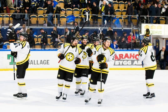 Brynäs spelare tackar publiken