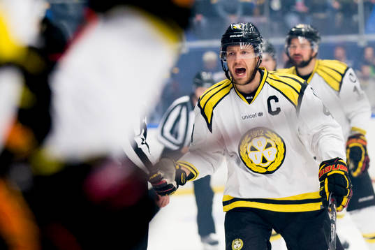 Brynäs Jacob Blomqvist jublar