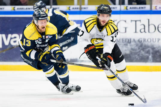 s Oscar Sundh jagar Brynäs Pathrik Westerholm