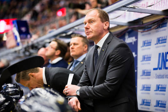 s tränare Johan Lindbom