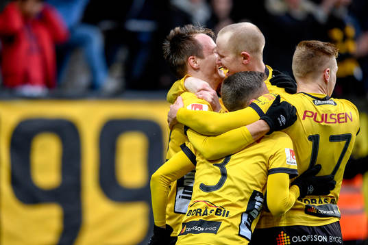 Elfsborgs Viktor Prodell jublar med lagkamrater