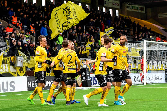 Elfsborgs Viktor Prodell jublar med lagkamrater
