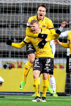 Elfsborgs Joakim Nilsson och Viktor Prodell jublar