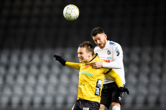 Elfsborgs Viktor Prodell och Örebros Brendan Hines-Ike