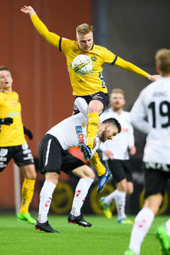 Elfsborgs Per Frick och Örebros Brendan Hines-Ike