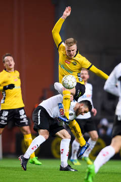 Elfsborgs Per Frick och Örebros Brendan Hines-Ike