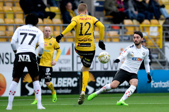 Elfsborgs Joakim Nilsson och Örebros Nahir Besara