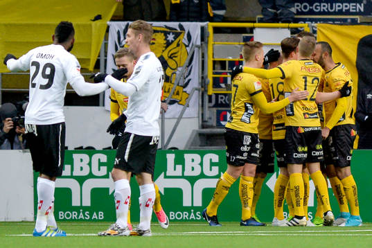 Elfsborgs Viktor Prodell jublar med lagkamrater