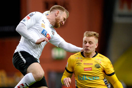 Örebros Michael Almebäck och Elfsborgs Per Frick