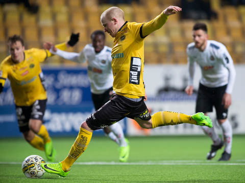 Elfsborgs Simon Lundevall gör 3-0 på straff