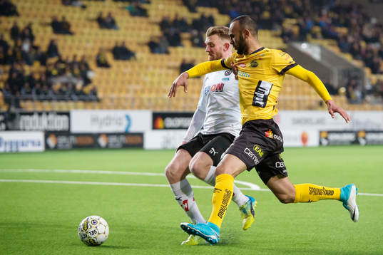 Örebros Michael Almebäck och Elfsborgs Issam Jebali i