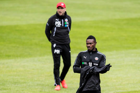 Oke Akpoveta och tränare Per-Ola Ljung
