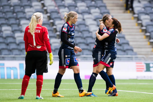 Hammarbys målvakt Emma Holmgren ser på när Linköpings