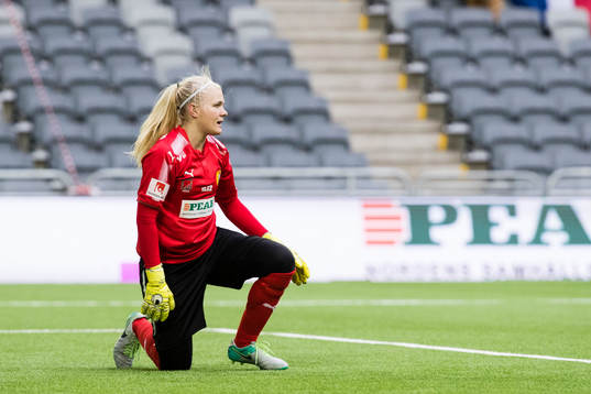 Hammarbys målvakt Emma Holmgren deppar