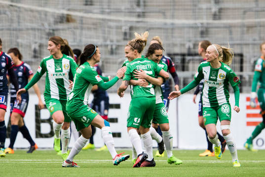 Hammarbys Julia Zigiotti Olme jublar