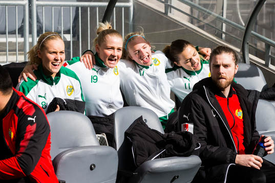 Hammarbys Ellen Gibson, Klara Folkesson, Astrid Larsson och