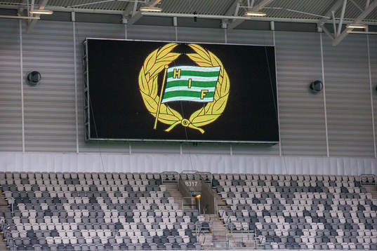 Storbildsskärm med Hammarbys emblem