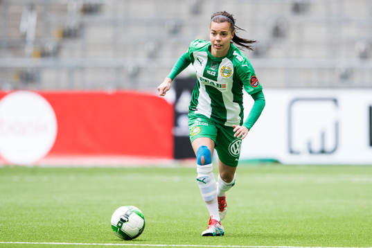 Hammarbys Amanda Johansson med bollen