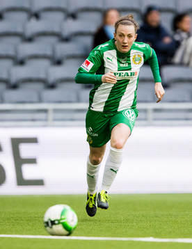 Hammarbys Olga Ekblom med bollen