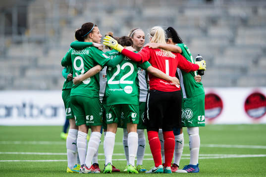 Hammarbys Amanda Johansson, Sejde Abrahamsson och målvakt
