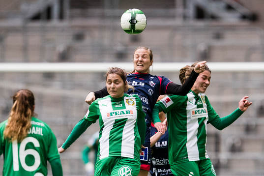 Hammarbys Sejde Abrahamsson och Kajsa Sund i en nickduell