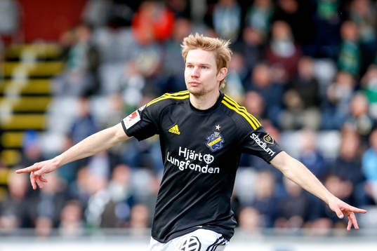 s Johan Blomberg jublar