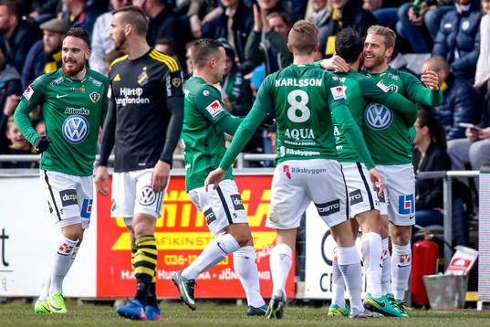 Jönköpings Stefan Karlsson jublar med lagkamrater