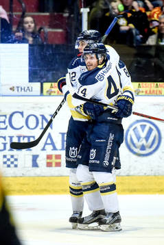 s Kevin Stenlund och Mikko Lehtonen jublar