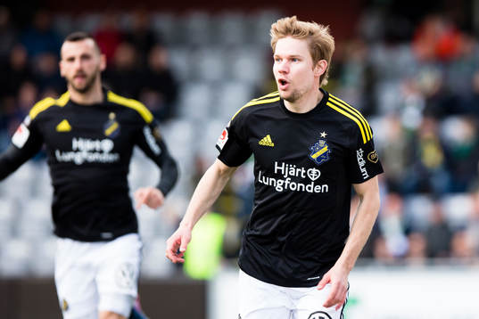 s Johan Blomberg jublar