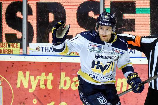 s Simon Önerud jublar
