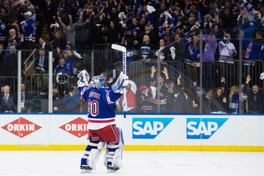 Rangers målvakt Henrik Lundqvist jublar
