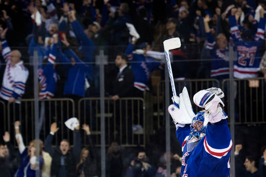 Rangers målvakt Henrik Lundqvist jublar