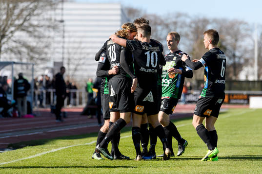 Varbergs spelare jublar
