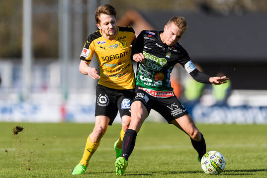 Frejs Adam Gradén och Varbergs Elias Andersson