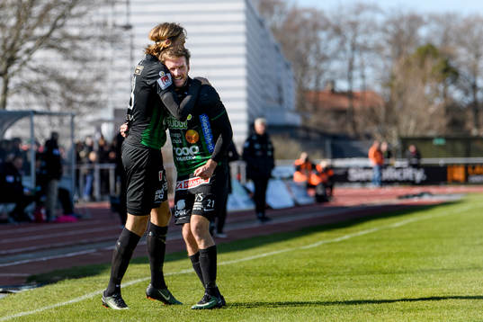 Varbergs Joakim Lindner och Karl Söderström jublar