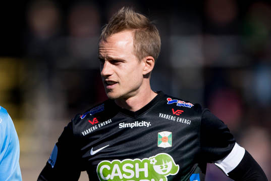 Varbergs Pär Asp före fotbollsmatchen i Superettan mellan
