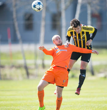 IFK Hässleholms Egzon Ademi i matchen i division 2 mellan