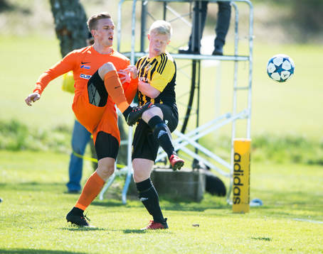 IFK Hässleholms Joel Andersson i matchen i division 2