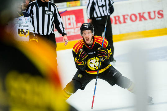 Brynäs Jonathan Pudas jublar