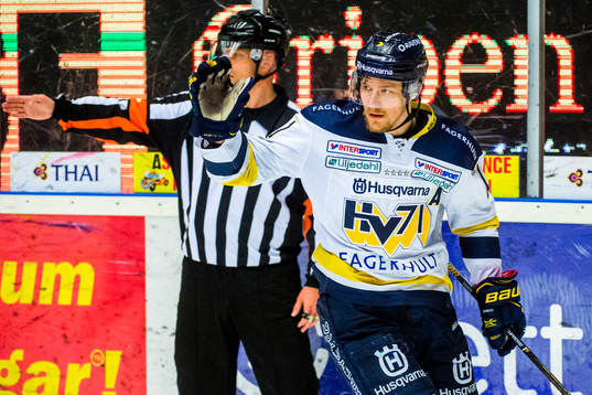 s Simon Önerud jublar