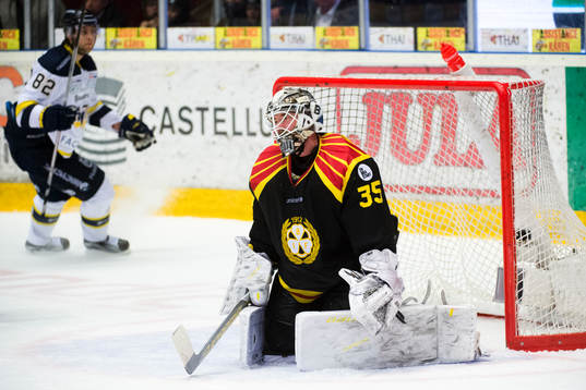 Brynäs målvakt David Rautio deppar
