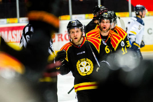 Brynäs Juuso Ikonen jublar