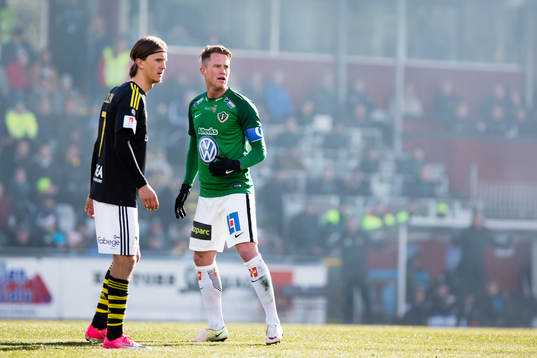 s Kristoffer Olsson och Jönköpings Tommy Thelin