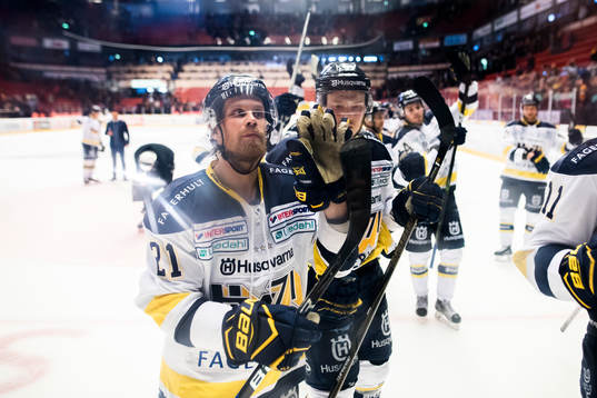 s Mattias Tedenby jublar