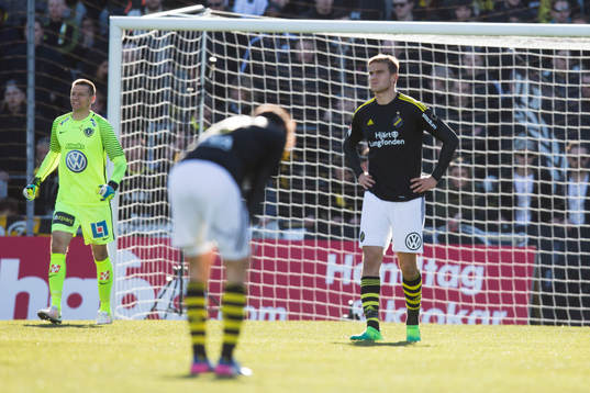 Jönköpings målvakt Evgeny Kobozev jublar och Eero